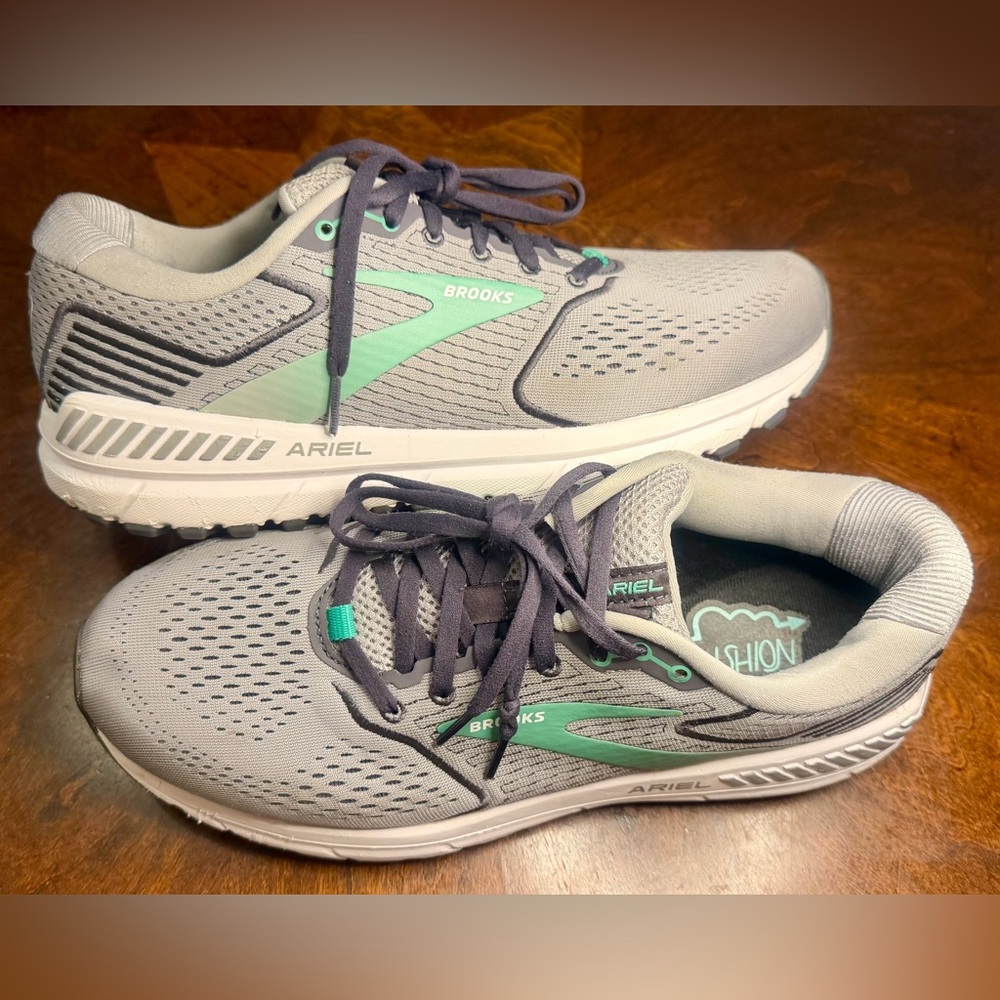 Brooks Running Shoes 
Women’s Size 11 - Picture 7 of 10